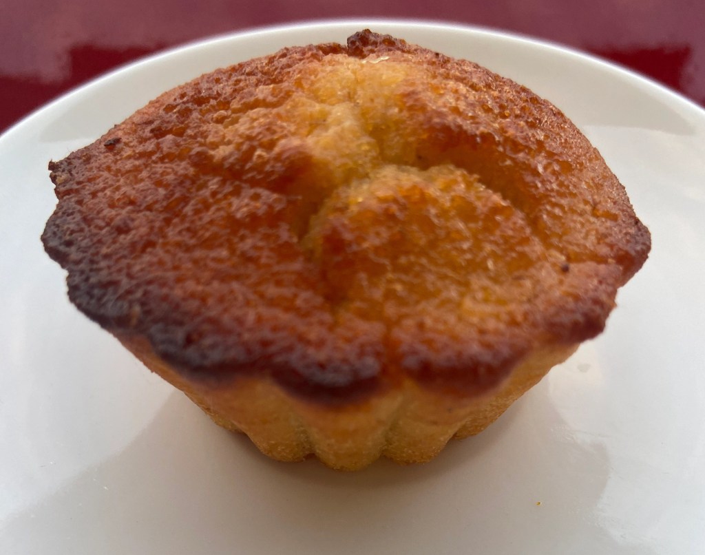 Mini muffin allo yogurt con farina di mandorle, lime e&nbsp;banana